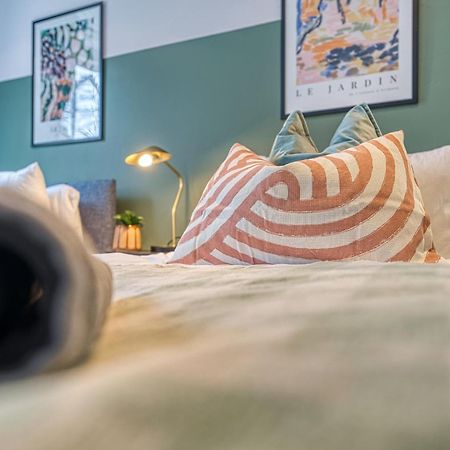 2 Bedroom Stylish Spacious Apt, Sleeps 6, Central Cheltenham, With Free Parking - By Blue Puffin Stays Exterior foto