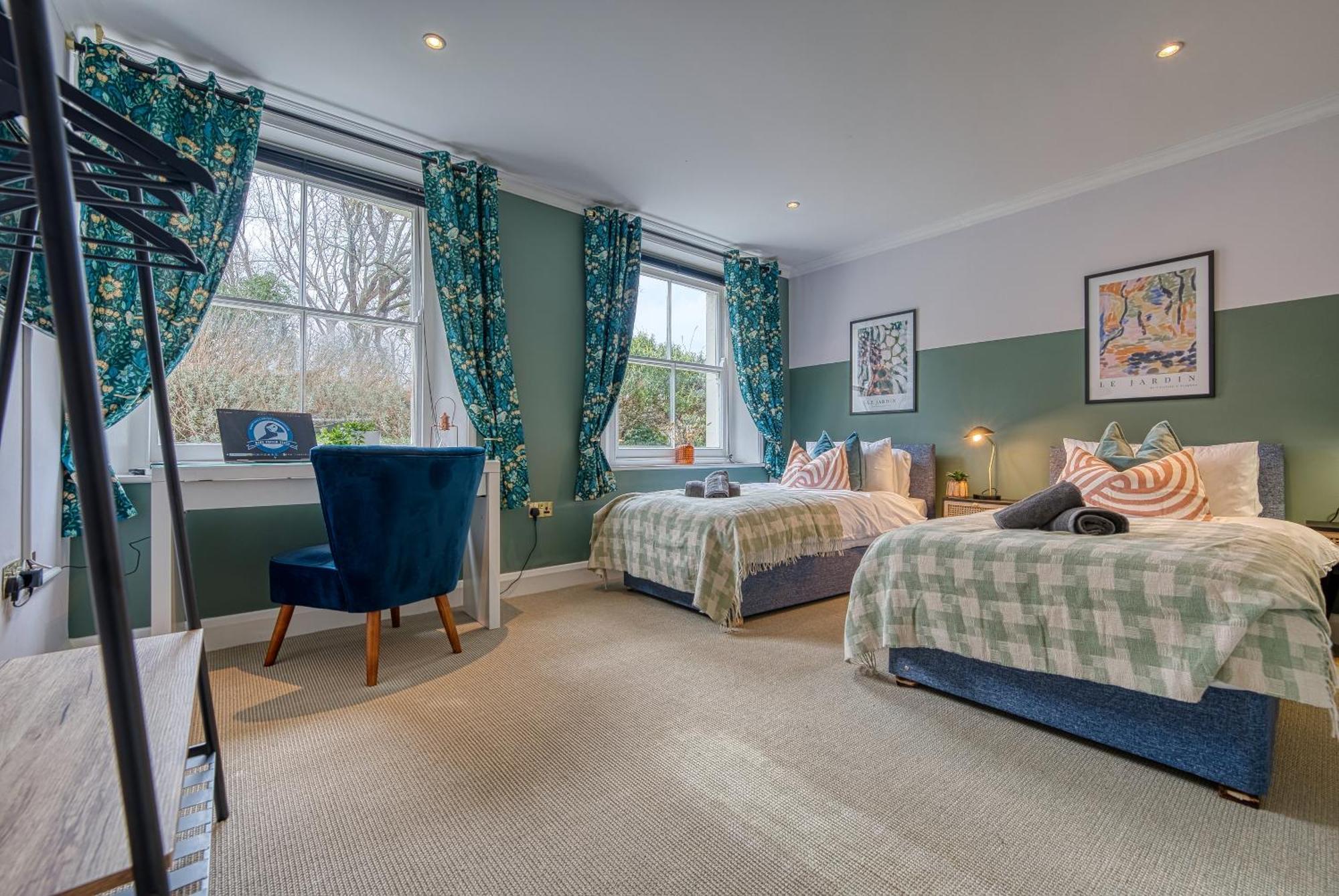 2 Bedroom Stylish Spacious Apt, Sleeps 6, Central Cheltenham, With Free Parking - By Blue Puffin Stays Exterior foto