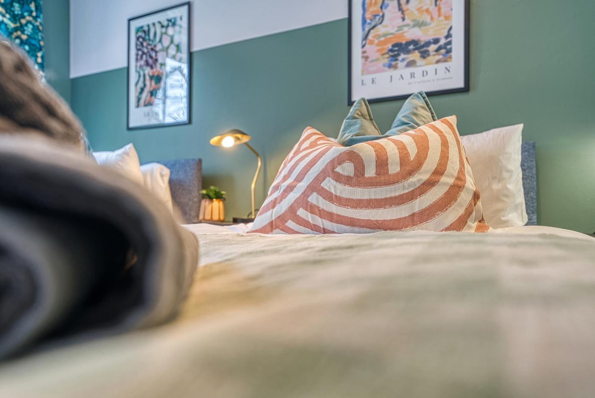 2 Bedroom Stylish Spacious Apt, Sleeps 6, Central Cheltenham, With Free Parking - By Blue Puffin Stays Exterior foto