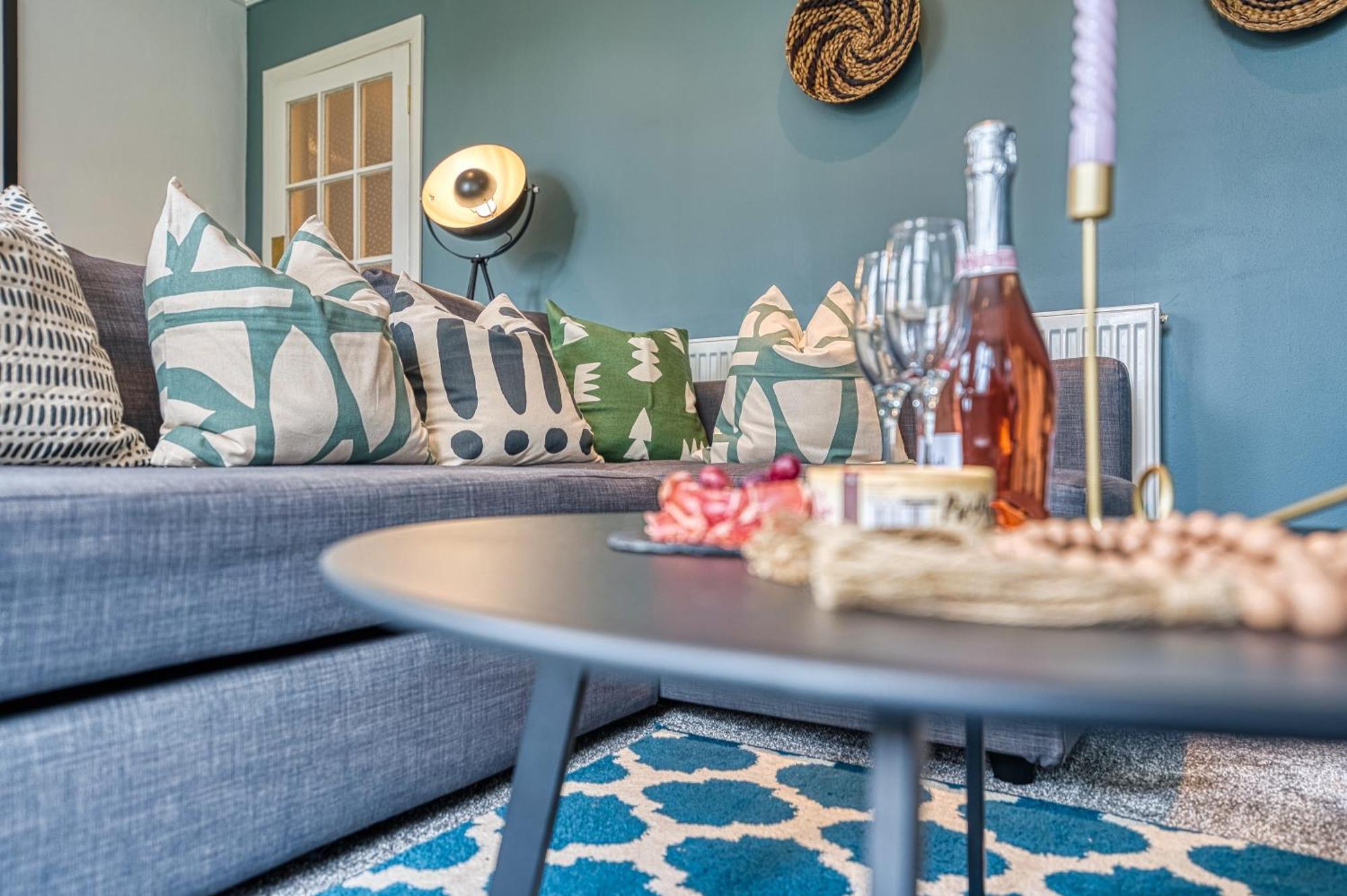 2 Bedroom Stylish Spacious Apt, Sleeps 6, Central Cheltenham, With Free Parking - By Blue Puffin Stays Exterior foto