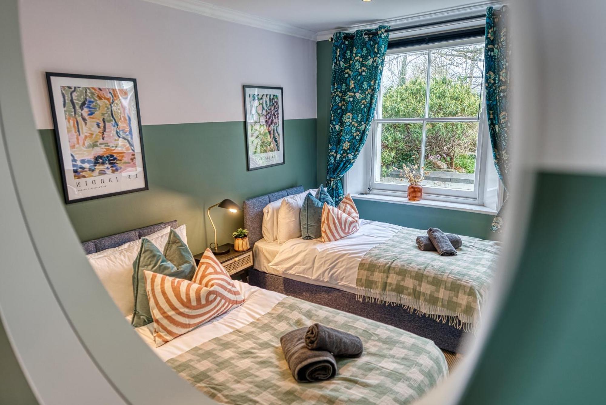 2 Bedroom Stylish Spacious Apt, Sleeps 6, Central Cheltenham, With Free Parking - By Blue Puffin Stays Exterior foto