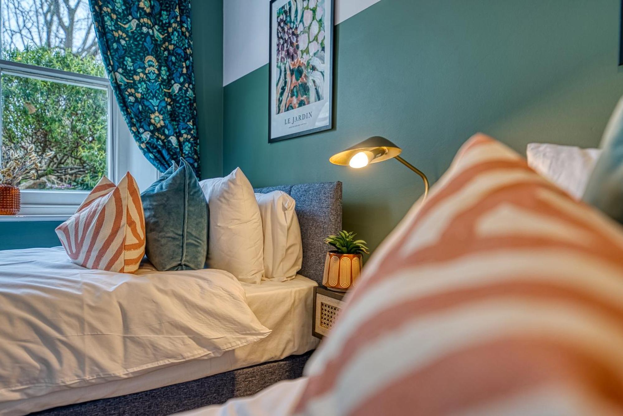 2 Bedroom Stylish Spacious Apt, Sleeps 6, Central Cheltenham, With Free Parking - By Blue Puffin Stays Exterior foto