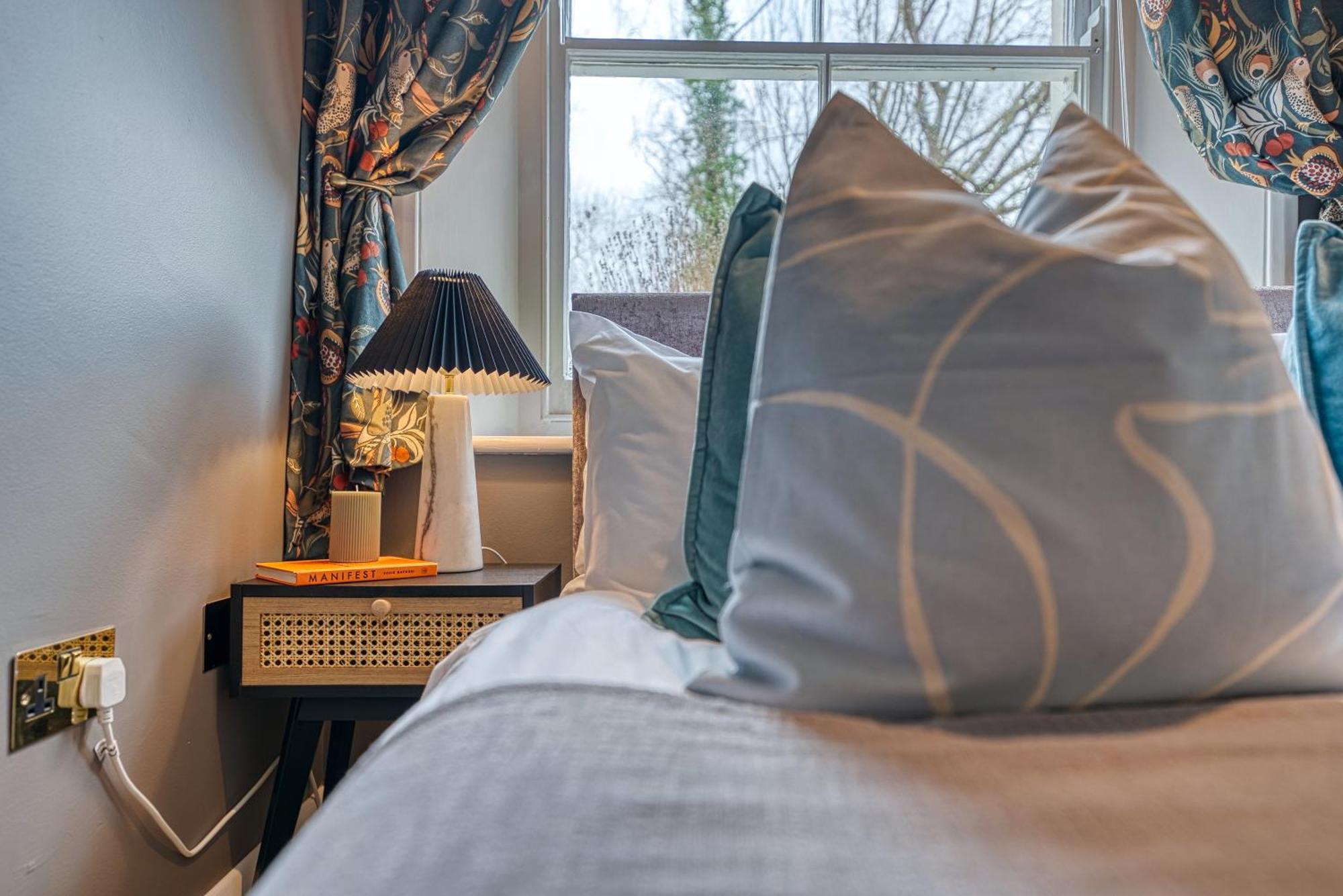 2 Bedroom Stylish Spacious Apt, Sleeps 6, Central Cheltenham, With Free Parking - By Blue Puffin Stays Exterior foto